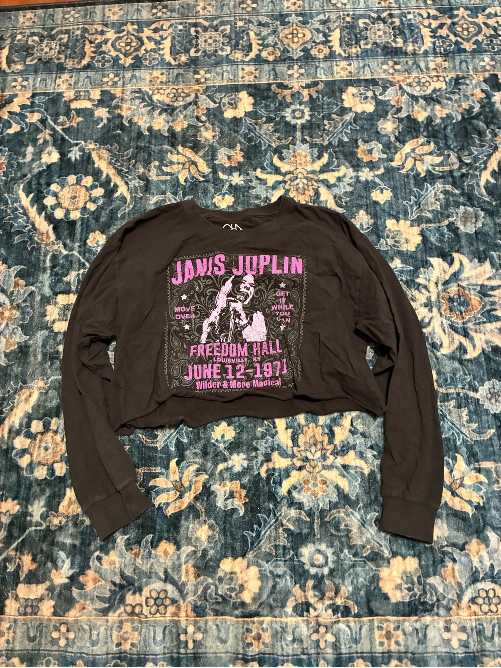 Source Unknown Black Cropped Janis Joplin Long-Sleeve Tee with Pink Print
